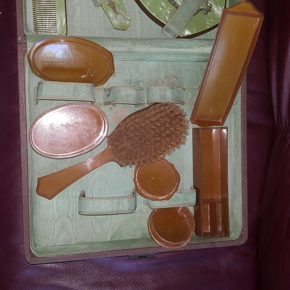 Vintage Travel Vanity Set Suitcase set. - Picture 3 of 8